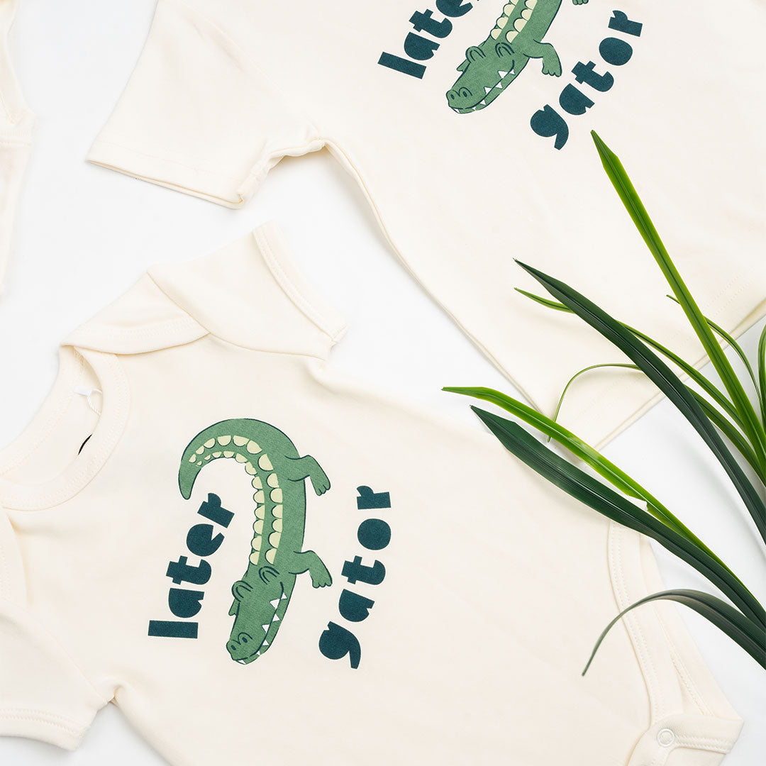 this design says "later gator" with a alligator across it.